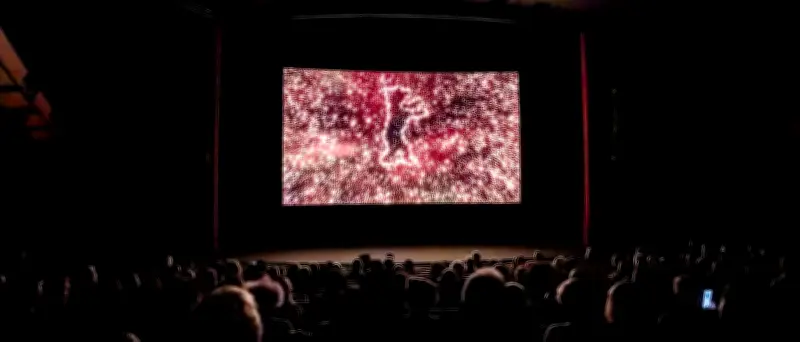 Berlinale-Start im Zeichen des Umbruchs: Eisbären, Schlaglöcher und wenig Komödien