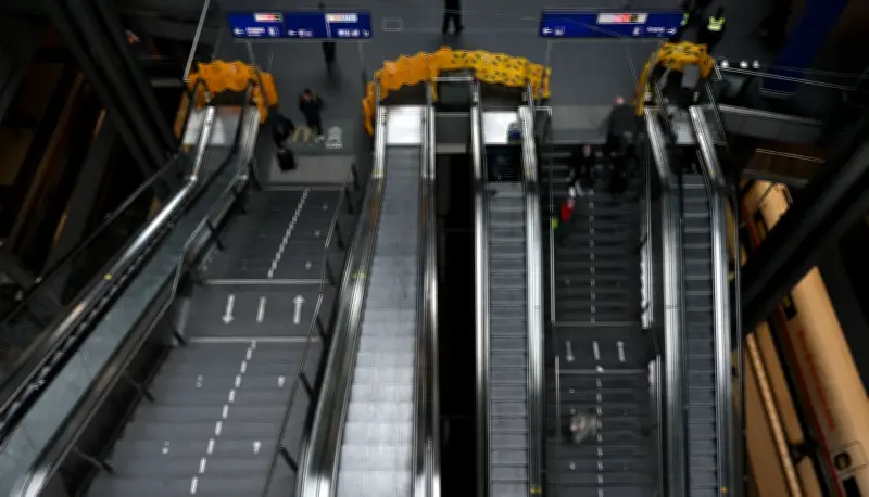 Berliner Bahnhöfe: Erste Rolltreppen nach bundesweitem Ausfall wieder in Betrieb