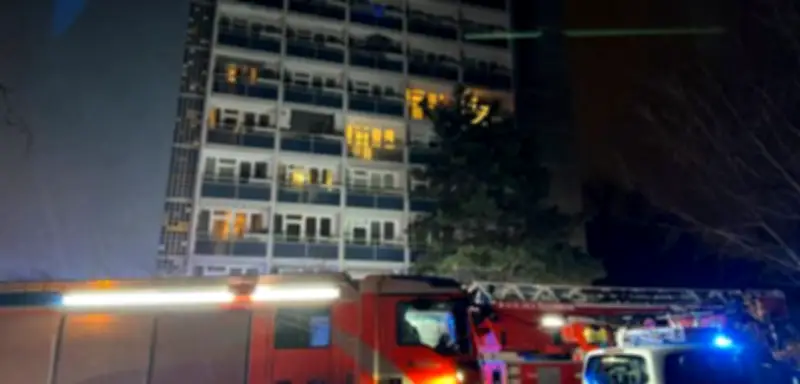 Berliner Hochhausbrand: Drei Todesopfer nach Feuer in Friedrichsfelde