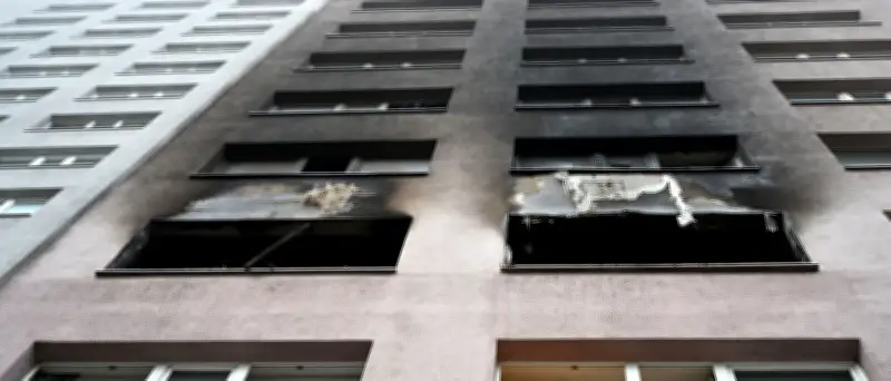 Berliner Hochhausbrand: Vier Wohnungen weiterhin unbewohnbar - Säugling verstorben