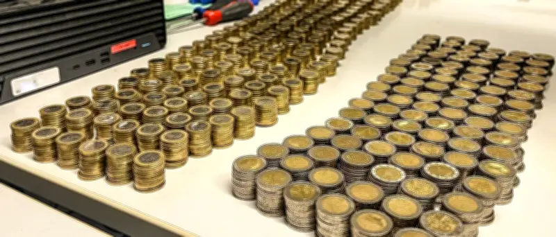 Berliner Polizei entdeckt Tausende Euro in Münzen versteckt im Kinderwagen