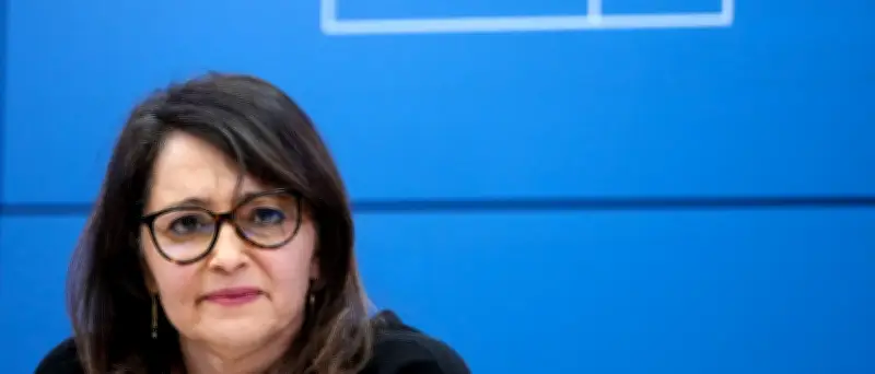 Berliner Senatorin Badenberg äußert sich zu Dienstreisen: Transparenz und Sparsamkeit im Fokus