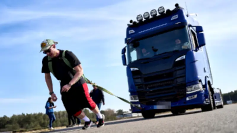 Berliner Strongman zieht 8-Tonner eine Stunde lang: Rekordversuch in Brandenburg