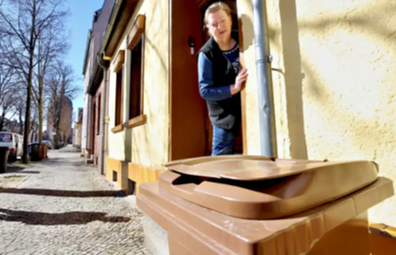 Bernburger Biotonnen-Streit: Unbenutzter Müllbehälter blockiert seit einem Jahr Fußweg