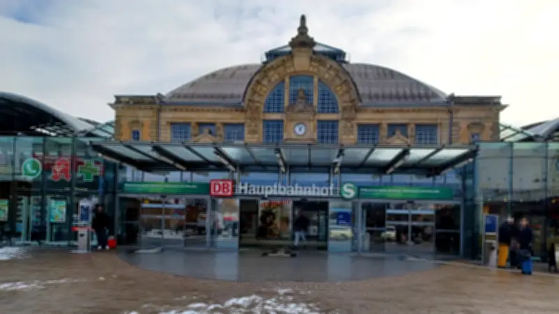 Betrunkener Mann mit Messer terrorisiert Hallenser Hauptbahnhof – Polizei stellt Drogen sicher