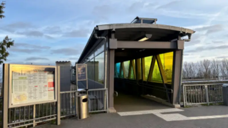 Betrunkener Mann mit Schreckschusspistole löst Großeinsatz am Bahnhof Bad Kleinen aus