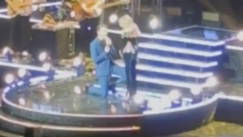 Bühnenabschied mit Überraschung: Michelle erhält Heiratsantrag und sagt JA!