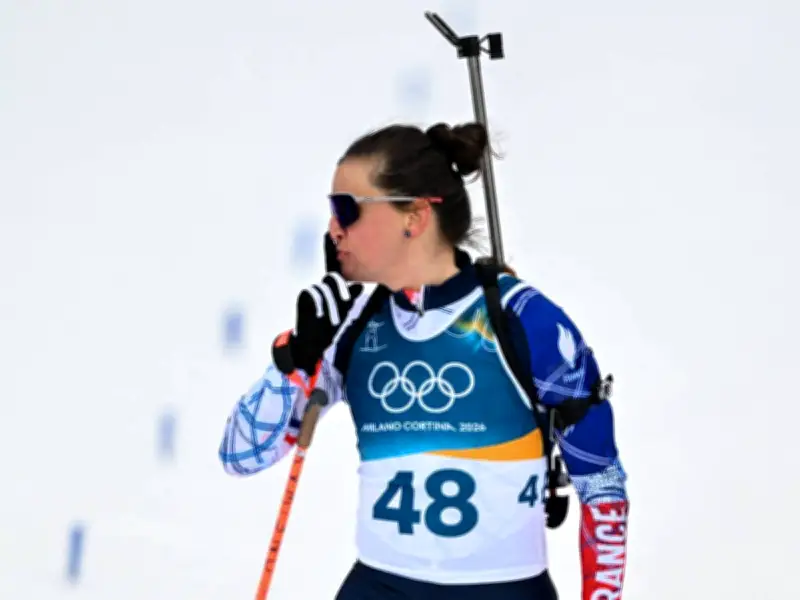 Biathlon-Olympiasiegerin Julia Simon: Fingergeste als Antwort auf Kritiker und Skandal