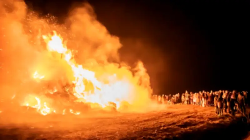 Biikebrennen 2026: Nordfrieslands spektakuläre Feuer-Tradition an der Nordsee
