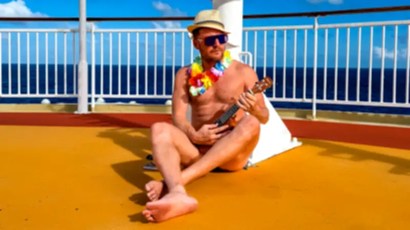 BILD-Reporter auf FKK-Kreuzfahrt: Nackte Talentshow-Vorbereitung und Bord-Alltag