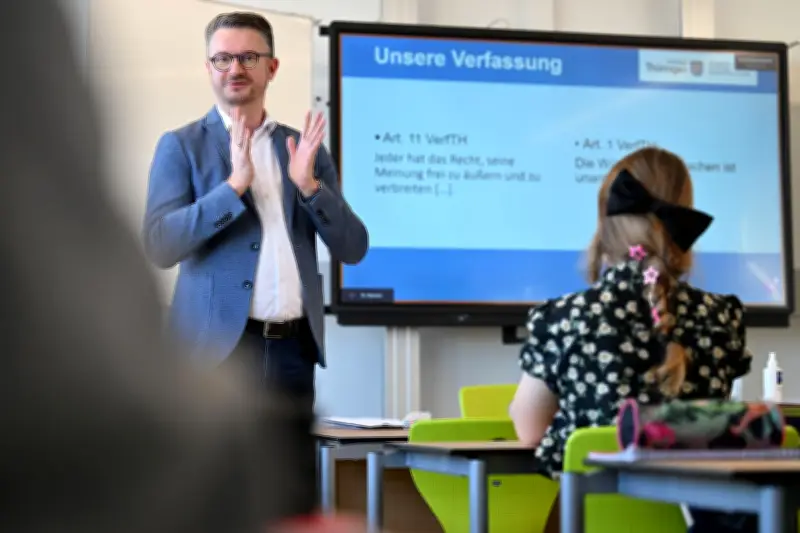 Bildungsminister startet Verfassungsviertelstunde in Thüringer Schule