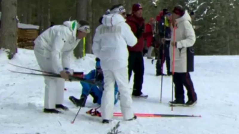 Bitterer Olympia-Ausfall: Biathlon-Favorit Giacomel bricht erschöpft zusammen