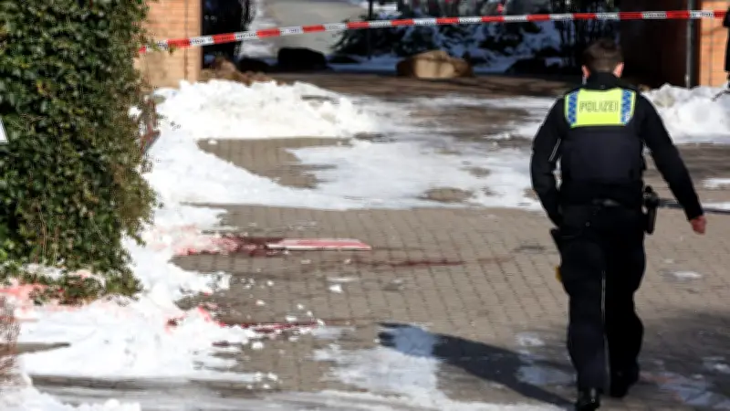 Blutspuren im Schnee: Frau nach Messerattacke in Hamburg festgenommen
