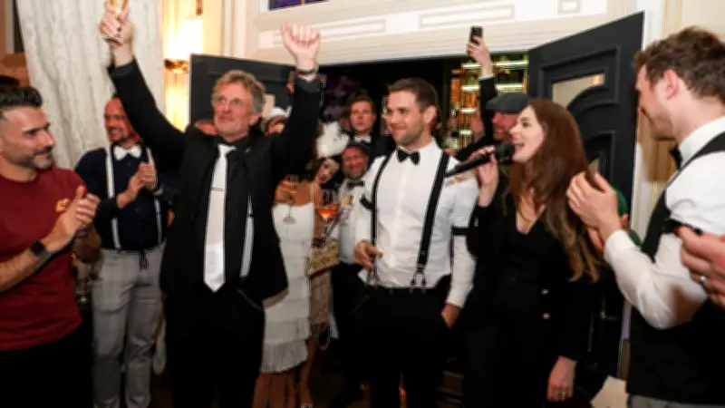 Box-Boss Thomas Pütz feiert 60. auf Mallorca: Promi-Party mit Currywurst-Import