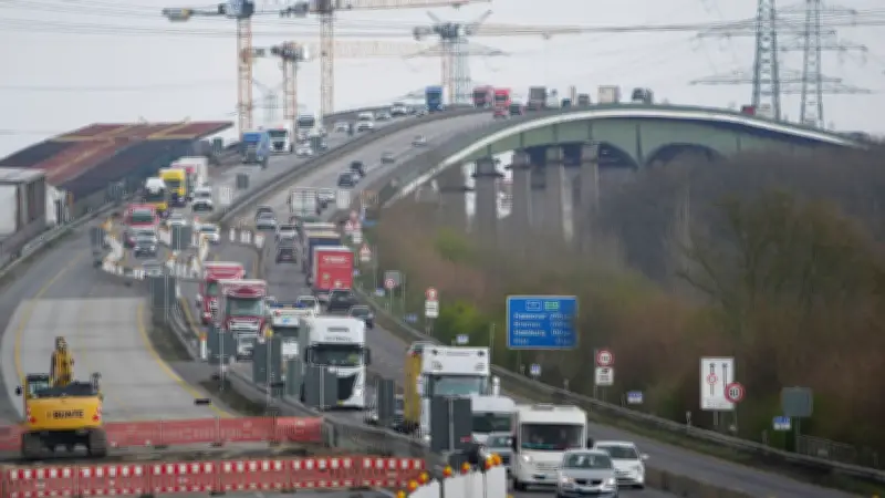 Brand auf Baustelle: A7 bei Rendsburg nach Feuer komplett gesperrt