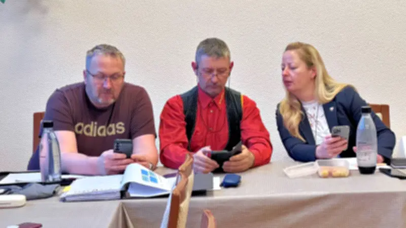 Bürgerdialog in Petersroda: Bürgermeisterin Steffi Syska hört Sorgen zu Wildschweinen und Radwegen