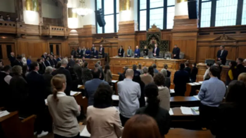 Bürgerschaft gedenkt 18-jähriger U-Bahn-Opfer Fatemeh und verurteilt Femizid in Hamburg