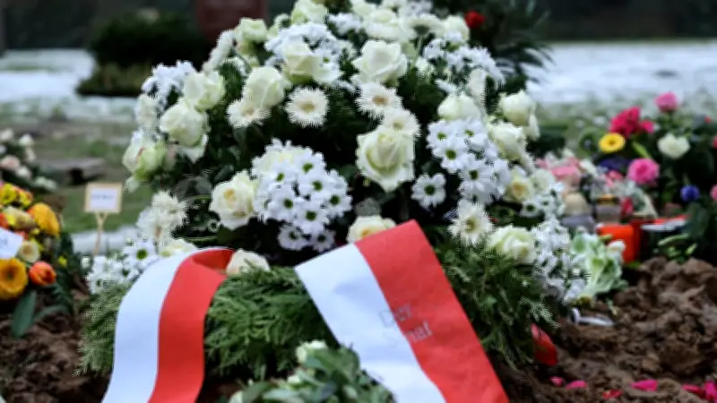 Bürgerschaft gedenkt ürgerin Asal: Präsidentin Veit verurteilt Femizid an U-Bahnhof