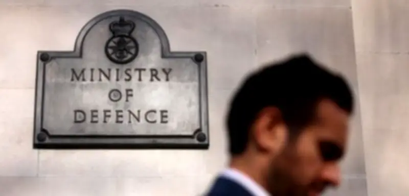 Britische Militärakten im Fokus: Nutzte Epstein RAF-Flugplätze für Menschenhandel?