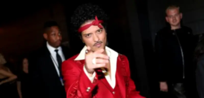 Bruno Mars kehrt zurück: 'The Romantic' setzt auf Nostalgie und Knuffigkeit