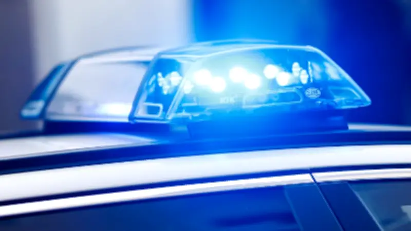 Brutaler Angriff auf Busfahrer in Detmold: Teenager treten auf am Boden liegenden Mann ein