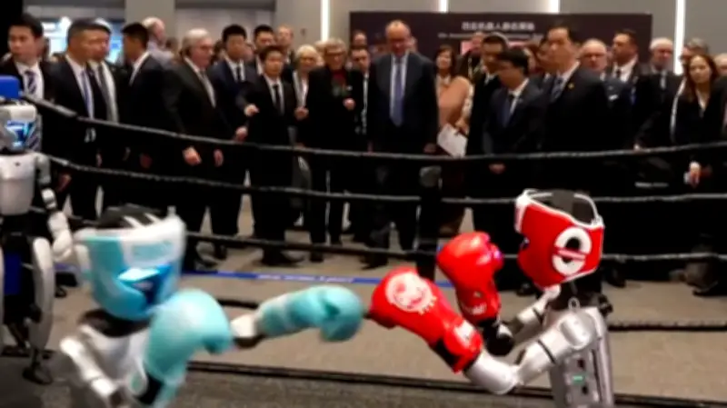 Bundeskanzler Merz bei China-Besuch fasziniert von Roboter-Boxkampf