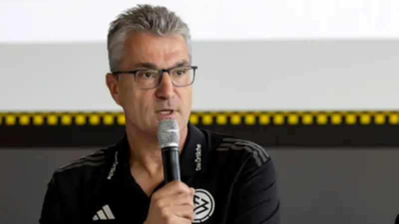 Bundesliga-Premiere: Schiri-Chef Knut Kircher kommentiert DAZN-Konferenz live