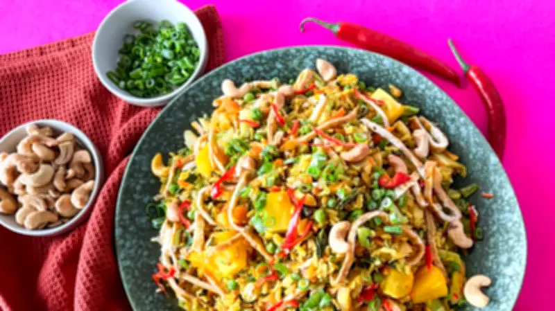 Bunter Bratreis mit Ananas: Einfaches Resteessen mit exotischer Note