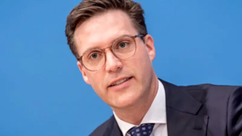 CDU-Kandidat Hagel fordert Minijobgrenze von 1000 Euro – Kritik von Grünen und Linken