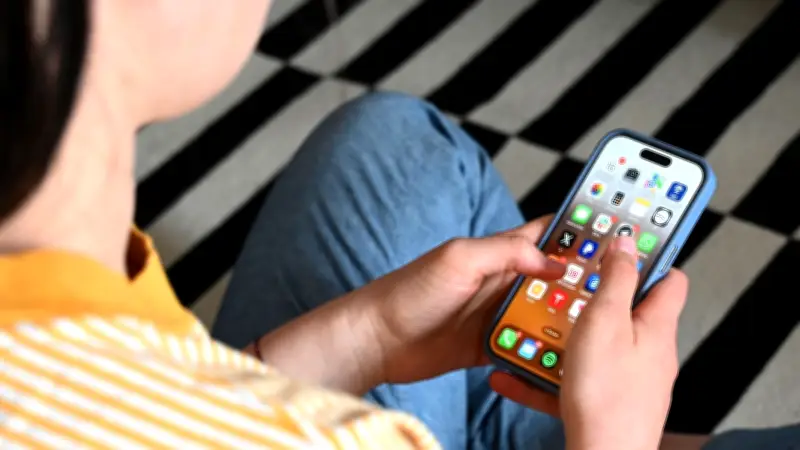 CDU-Mindestalter für Social Media: Brandenburgs Debatte um Handynutzung an Schulen