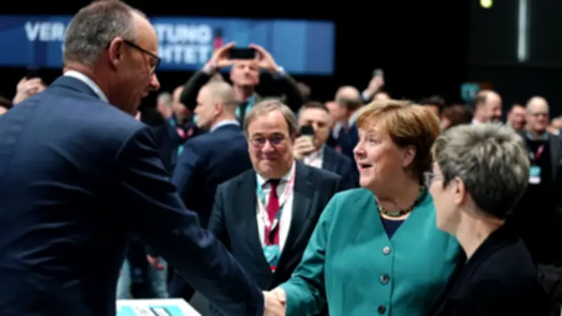 CDU-Parteitag in Stuttgart: Merz als Außenkanzler bestätigt - Merkel kehrt zurück