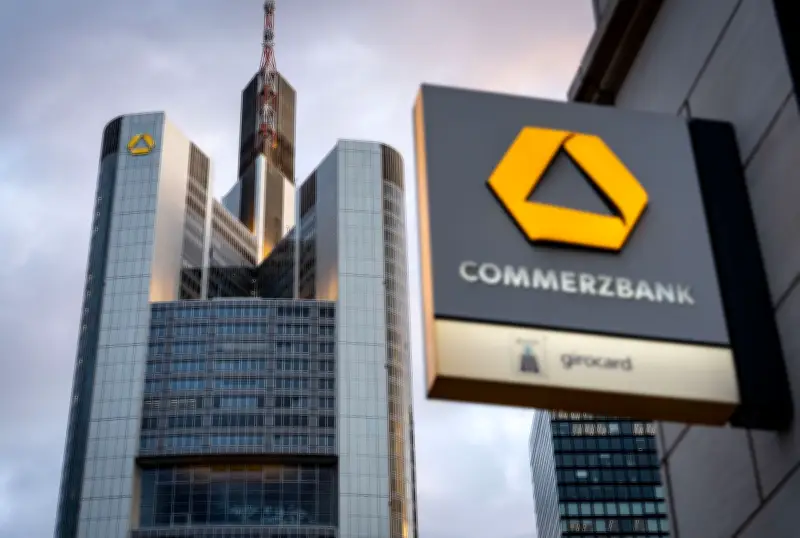 Commerzbank übertrifft Gewinnerwartungen deutlich - Aktionäre profitieren von höherer Dividende