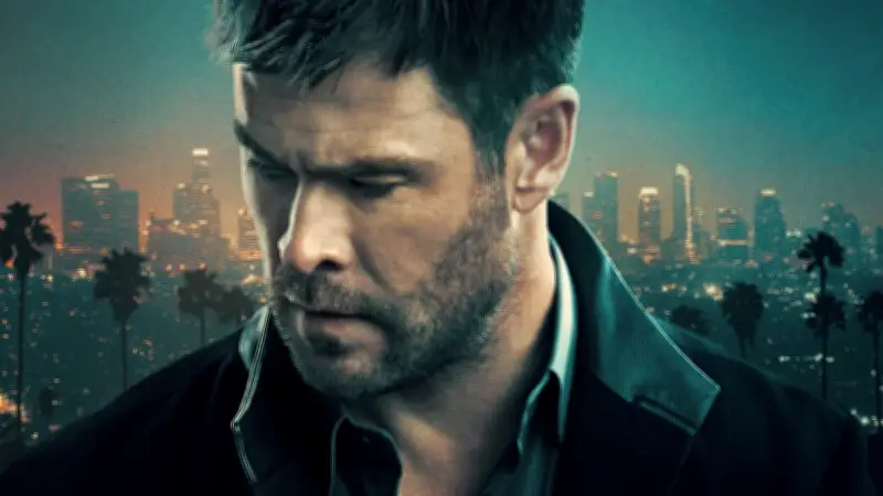 CRIME 101: Hollywood-Stars Hemsworth, Ruffalo und Berry in spannendem Raubüberfall-Thriller