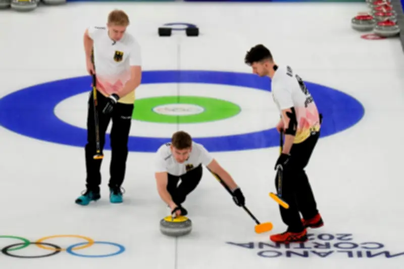 Curling-Männer feiern wichtigen Sieg gegen Schweden bei Olympia