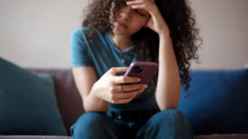 DAK-Studie: Hunderttausende Kinder süchtig nach Social Media – Alarmierende Entwicklung