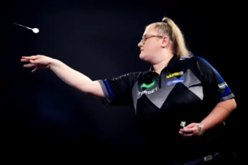 Darts-Sensation: Beau Greaves schreibt als erste Frau einen Neun-Darter