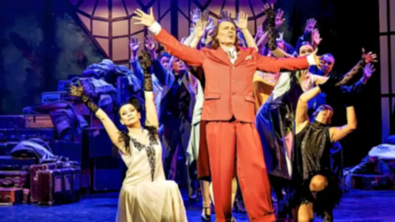 DDR-Musical-Hit 'Mein Freund Bunbury' feiert erfolgreiche Wiederaufführung im Erzgebirge