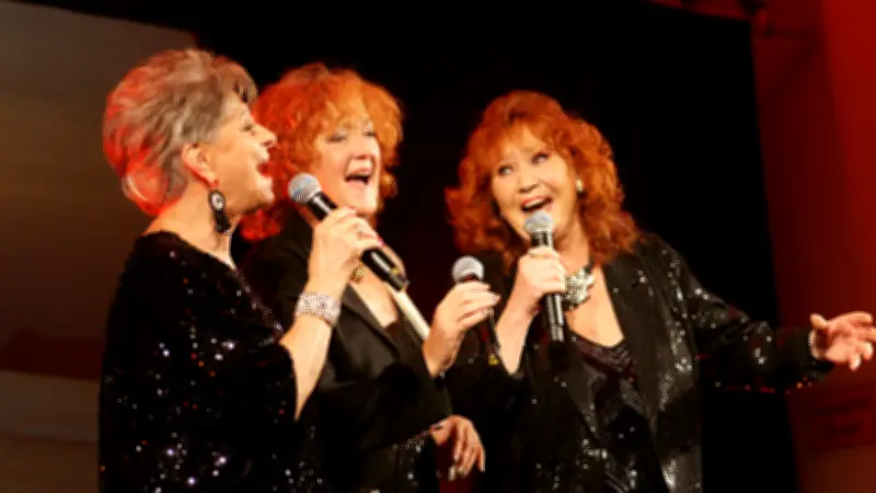 DDR-Revue im Kloster Helfta: Frederic, Thoss und Gelbke entfachen Zickenfeuer