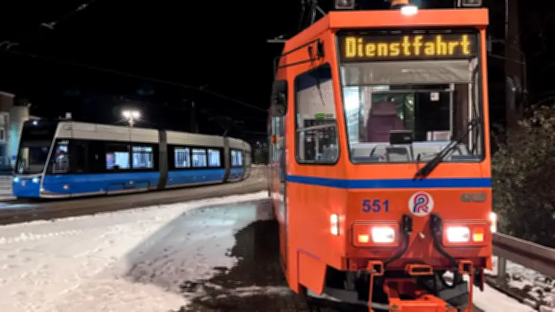 DDR-Tatra in Rostock: Wenn moderne Bahnen streiken, fährt die alte Technik noch
