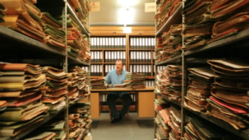 Debatte um Beamtenstatus: Soll der besondere Kündigungsschutz für Staatsdiener gelockert werden?