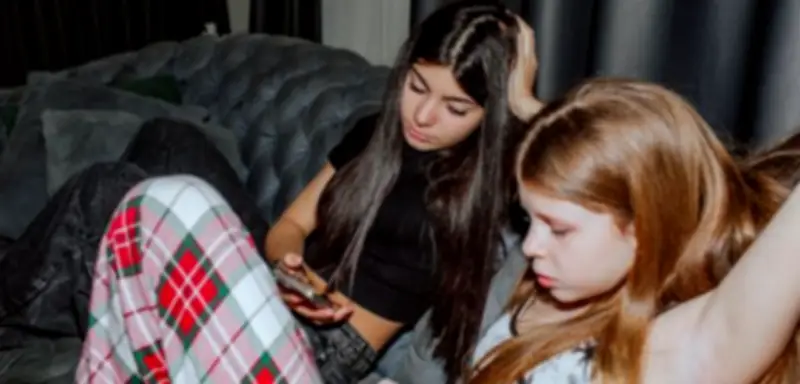 Debatte um Social-Media-Verbot für Jugendliche spaltet Politik – Prien offen, Söder dagegen