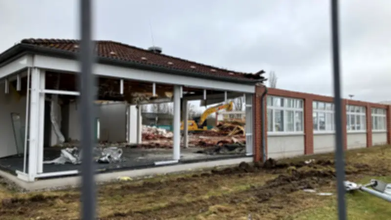 Demmin: Abriss des alten AOK-Gebäudes startet - Neubau für Norma-Filiale rückt näher