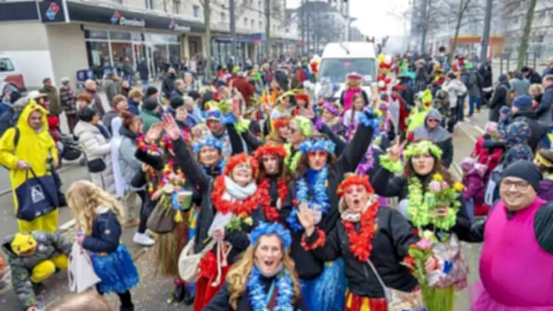 Dessau-Roßlau feiert erfolgreichen 27. Karnevalsumzug: Tausende beim Rosensonntag