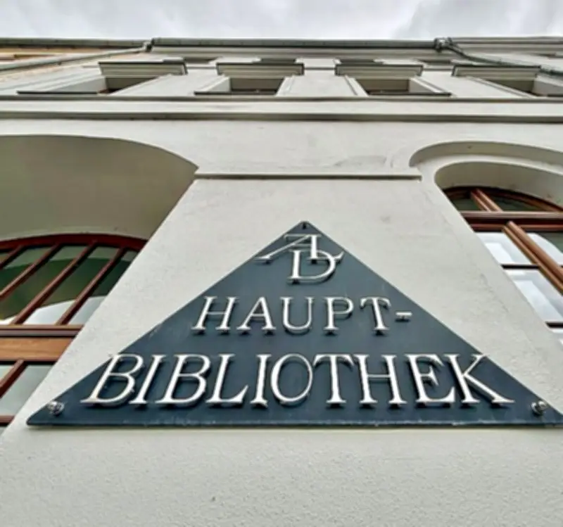 Dessauer Stadtbibliothek schaltet auf Notbetrieb um - Personalmangel zwingt zu drastischen Einschränkungen