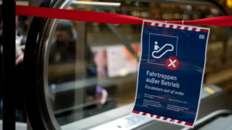 Deutsche Bahn sperrt bundesweit Rolltreppen: Herstellerprobleme verursachen Stillstand