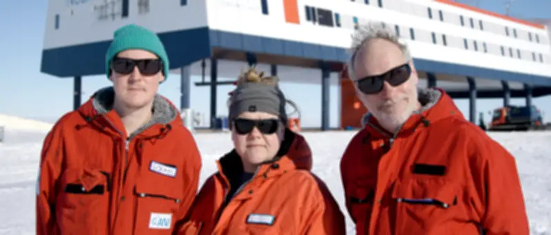 Deutsches Theater im Eis: Live-Schalte zum Schauspieler-Team in der Antarktis