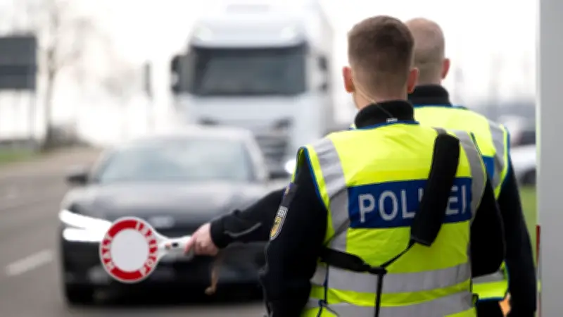 Deutschland verlängert Grenzkontrollen bis Herbst 2026 - Innenminister Dobrindt bestätigt Maßnahme