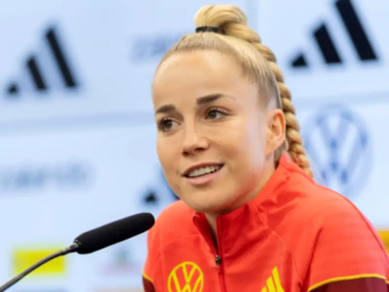 DFB-Kapitänin Giulia Gwinn pausiert im Training vor WM-Qualifikationsstart