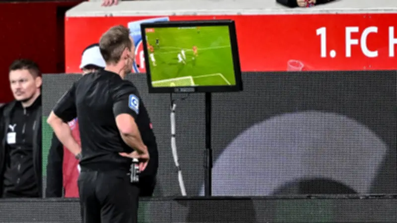 Diskussion um Abseitsregel: Sollte die Bundesliga Englands Toleranzmodell übernehmen?