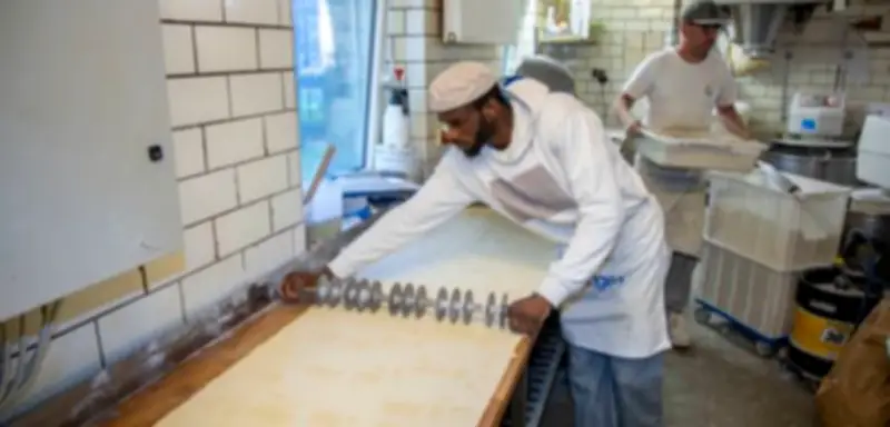 Dobrindts Plan: Asylsuchende nach drei Monaten arbeiten lassen – ein vergifteter Erfolg?